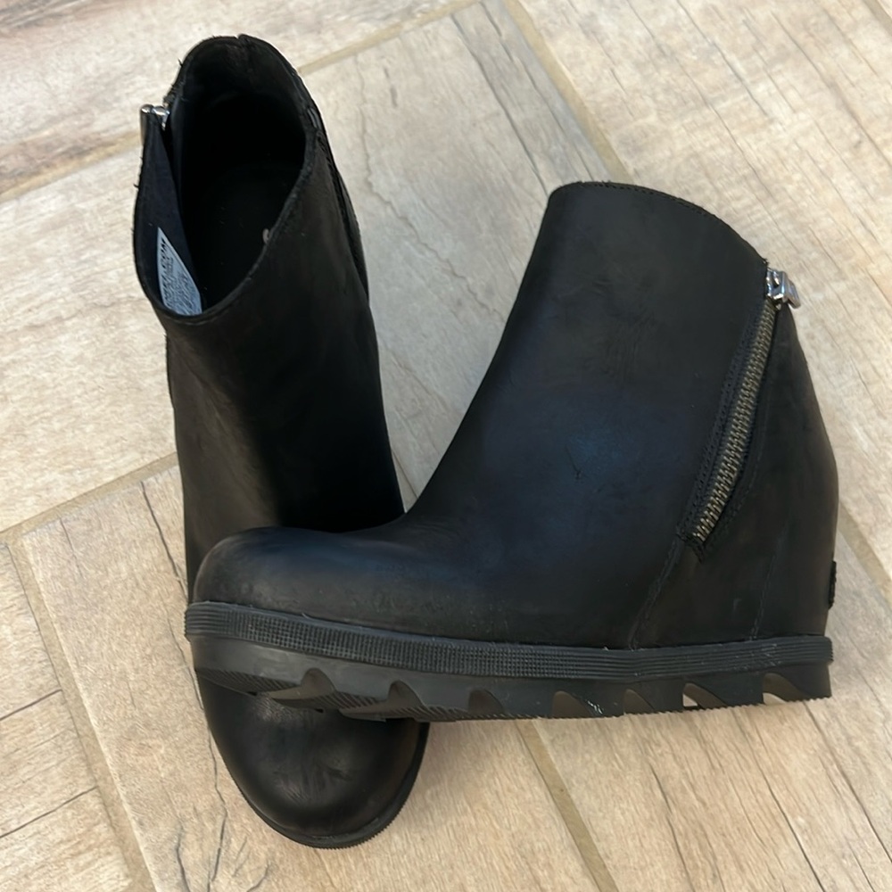 Sorel booties - like new
